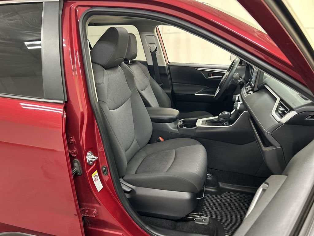 2019 Toyota RAV4 XLE - Photo 23