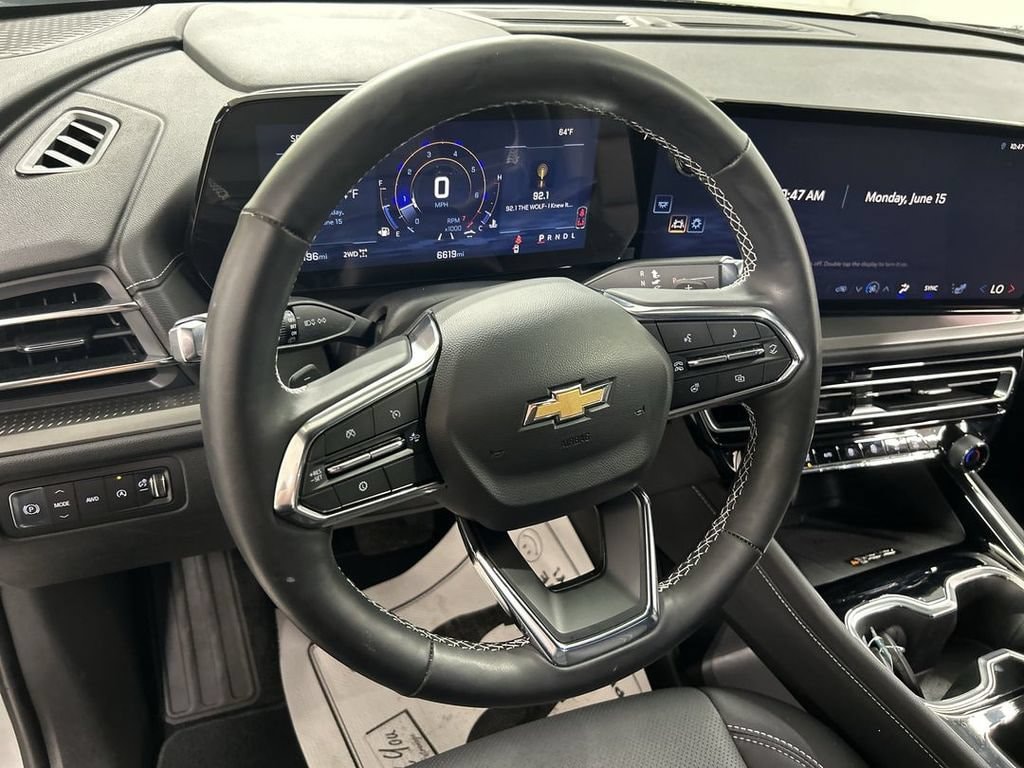 Used 2025 Chevrolet Traverse LT SUV