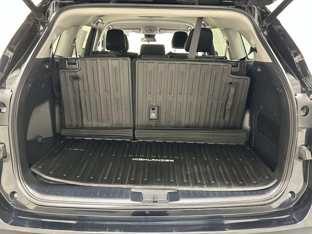 2023 Toyota Highlander LE - Photo 22