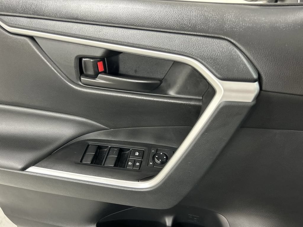 2023 Toyota RAV4 LE - Photo 11