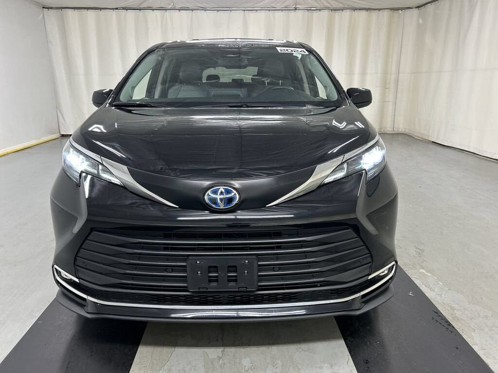 Used 2024 Toyota Sienna XLE Minivan