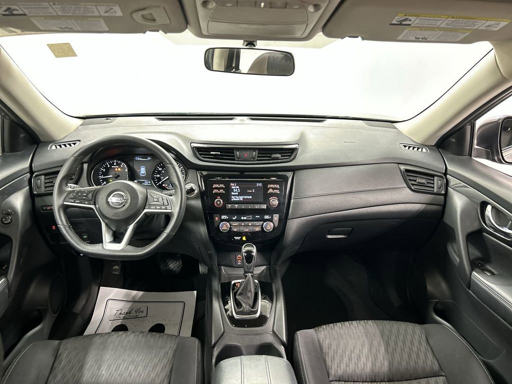 2017 Nissan Rogue SV - Photo 18