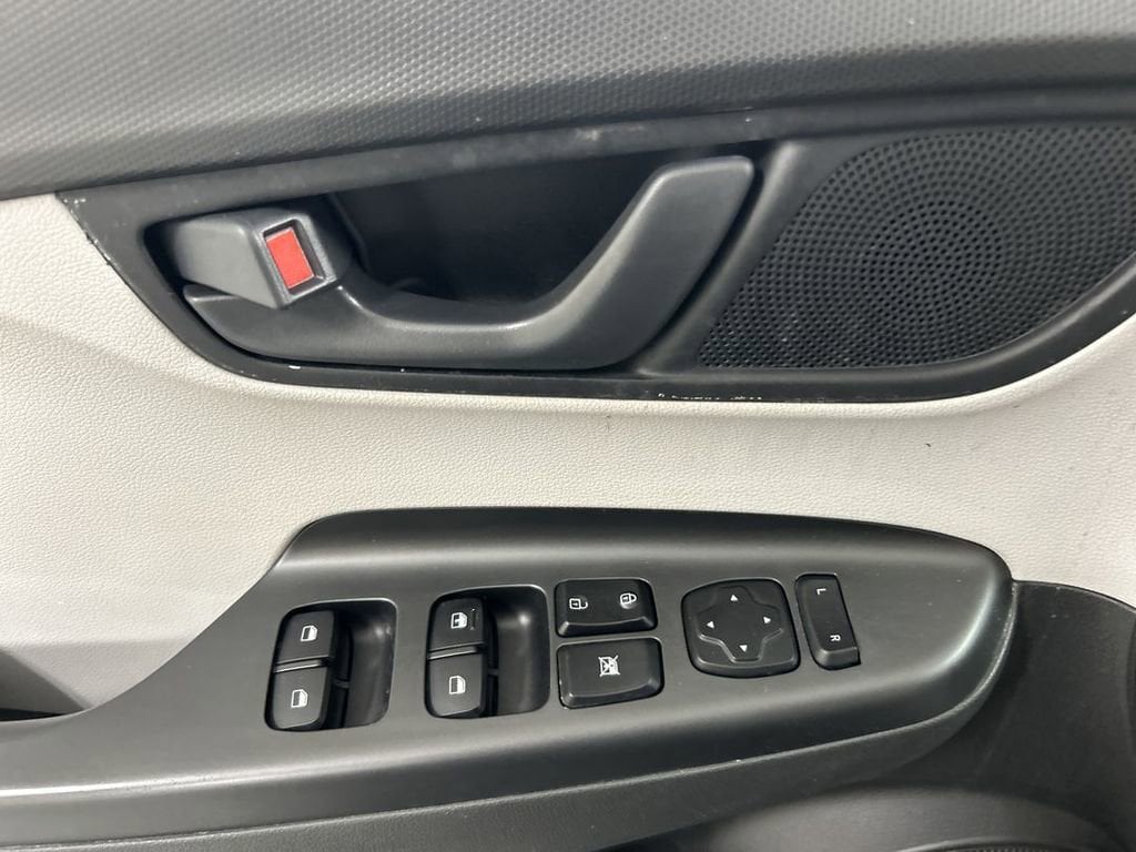 2022 Hyundai Kona SEL - Photo 11