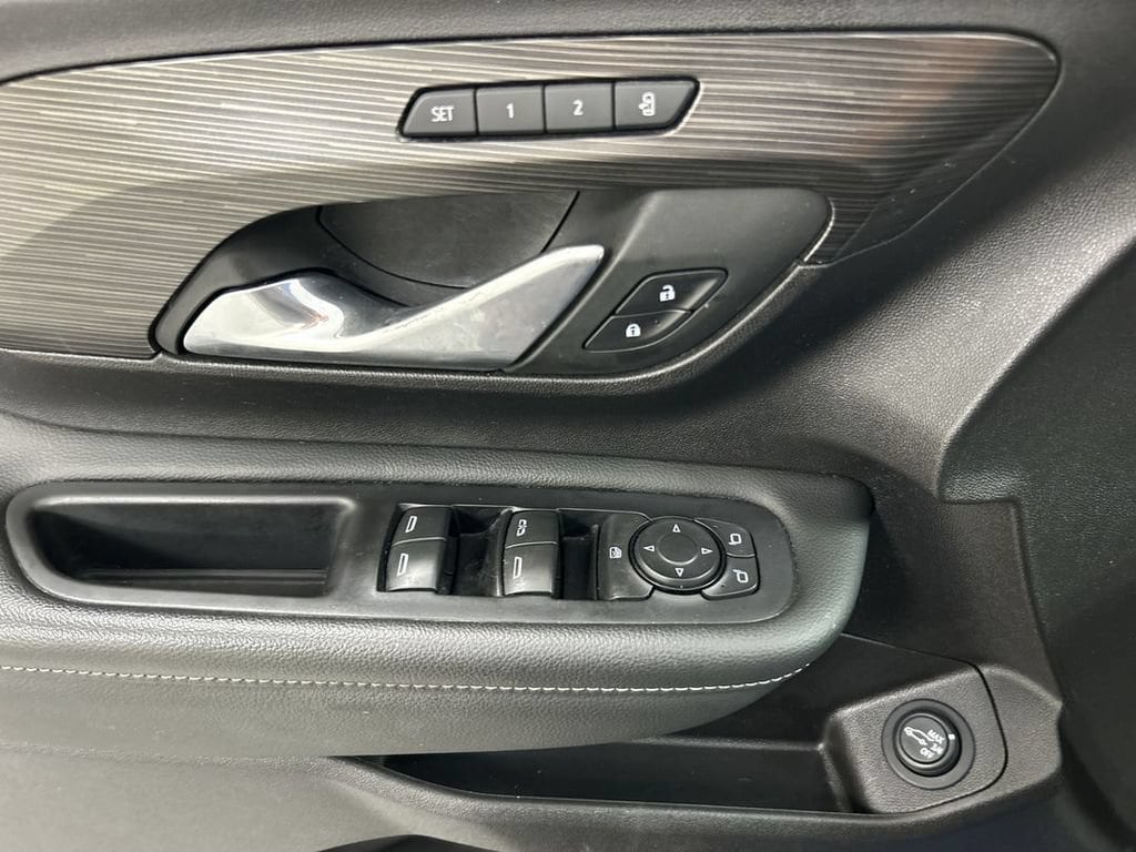 2024 GMC Terrain SLT - Photo 11
