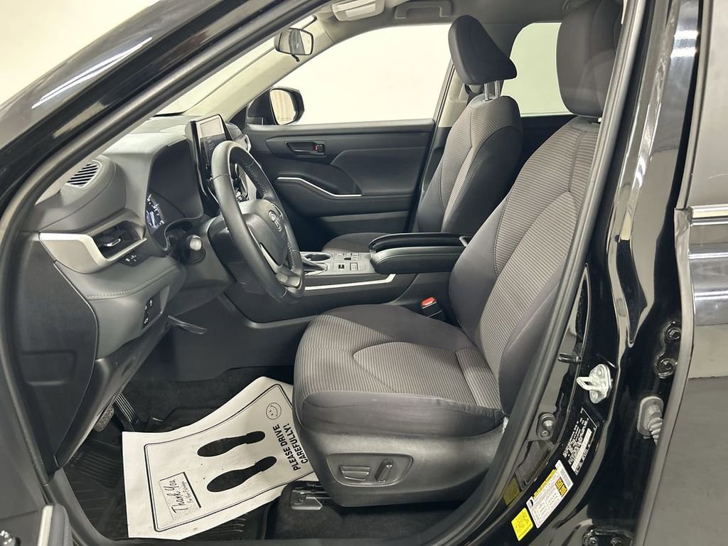 2023 Toyota Highlander LE - Photo 9