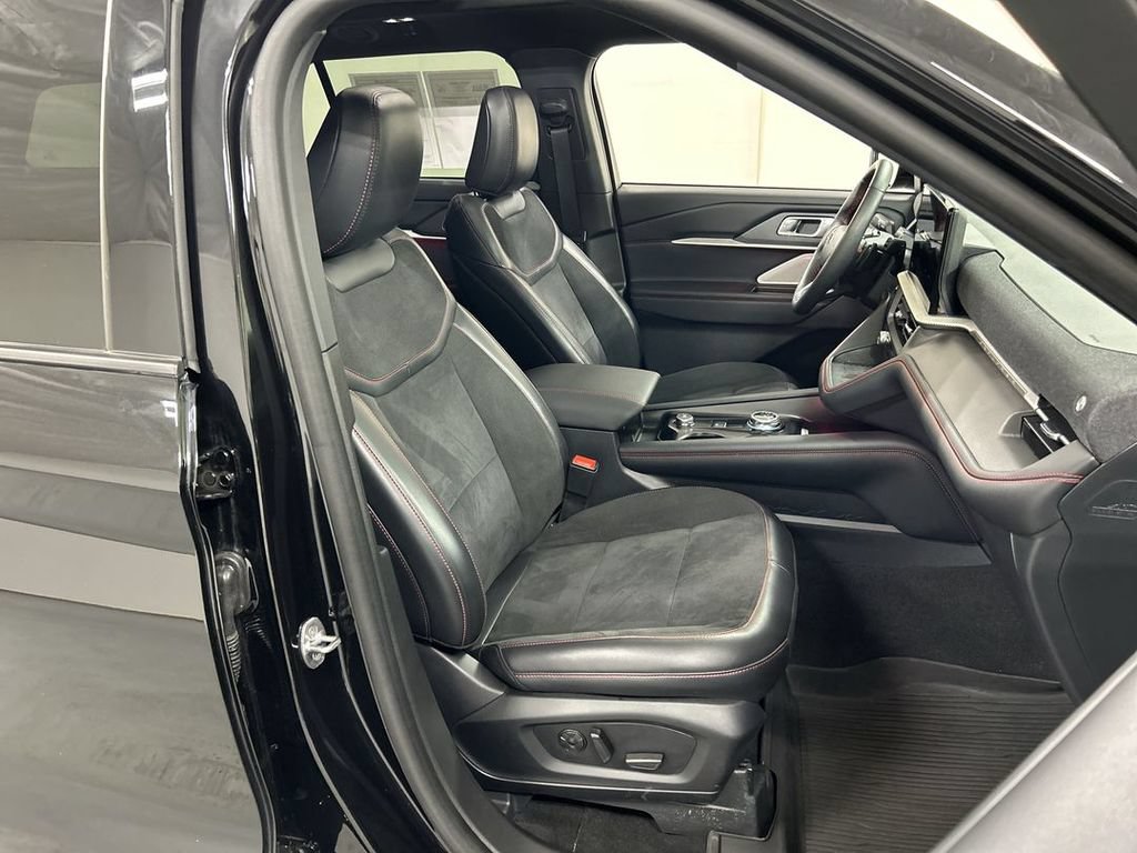 2025 Ford Explorer ST - Photo 24
