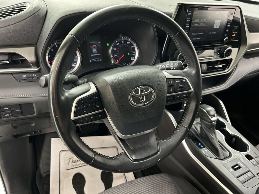 Used 2022 Toyota Highlander LE SUV
