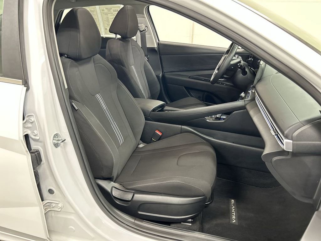 2024 Hyundai Elantra SEL - Photo 24