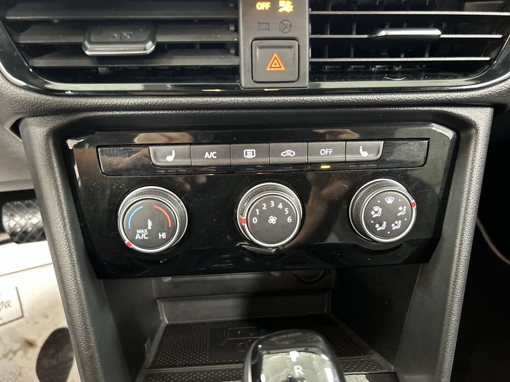 2023 Volkswagen Taos SE - Photo 16