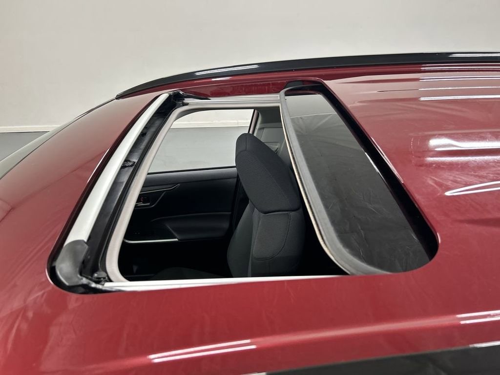 2019 Toyota RAV4 XLE - Photo 19