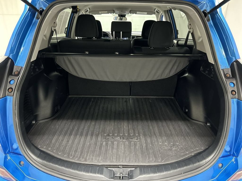 2017 Toyota RAV4 LE - Photo 21