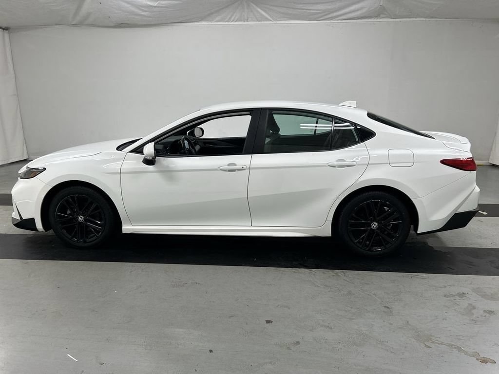 2025 Toyota Camry SE - Photo 6