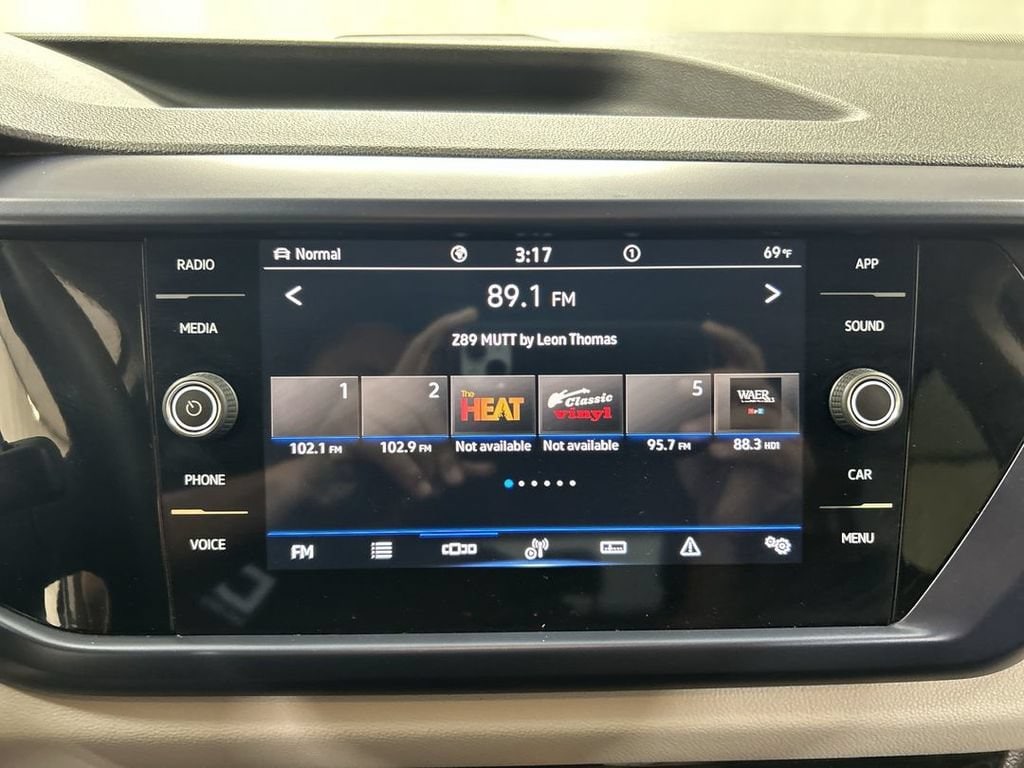 2023 Volkswagen Taos SE - Photo 14