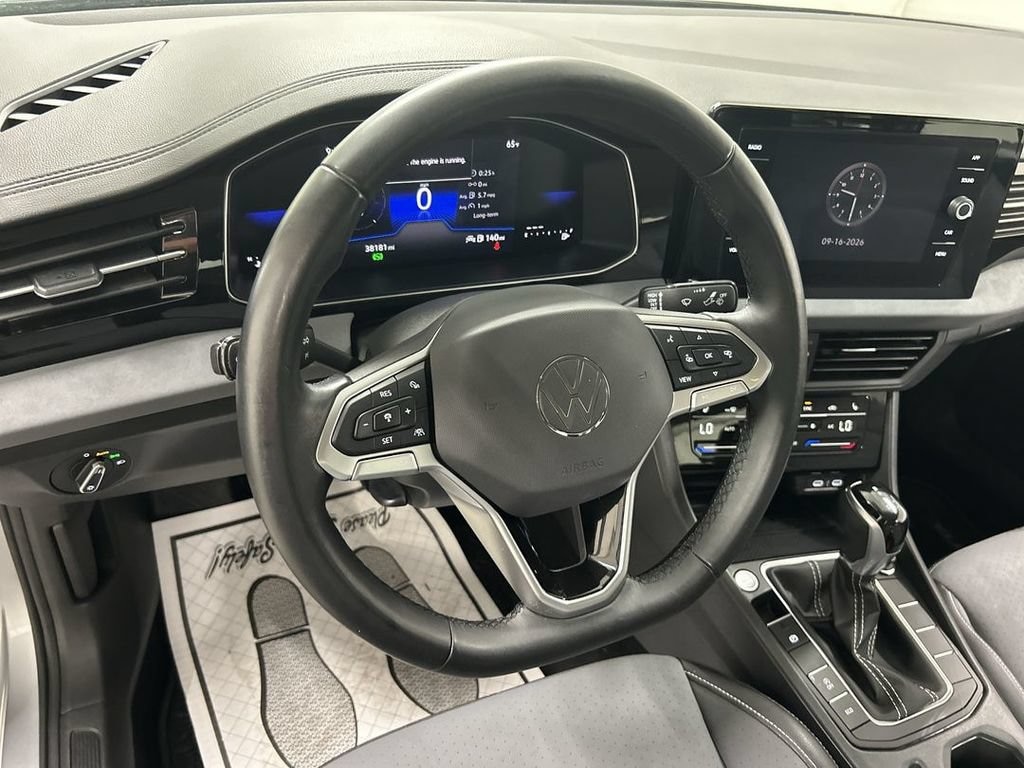Used 2025 Volkswagen Jetta SE Sedan