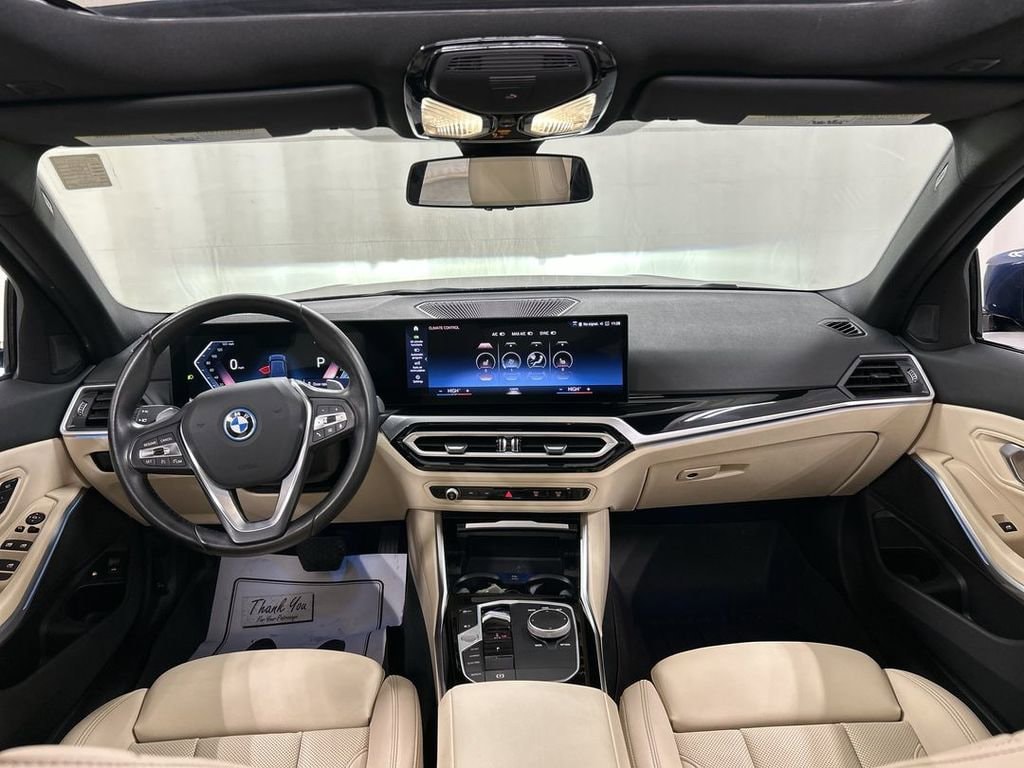 2023 BMW 3 Series 330e - Photo 19