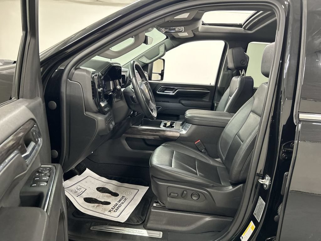 2024 Chevrolet Silverado 3500HD LTZ - Photo 9