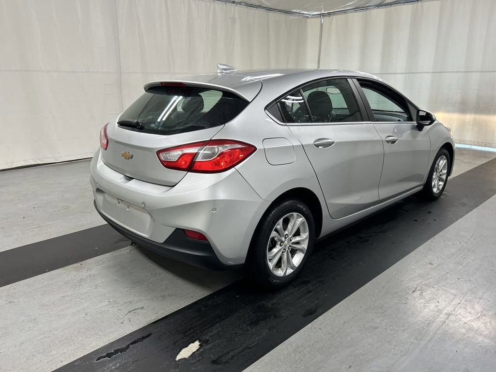 Used 2019 Chevrolet Cruze LT with VIN 3G1BE6SM8KS623528 for sale in Cicero, NY
