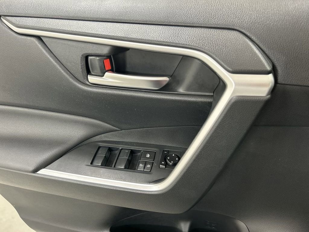 2019 Toyota RAV4 XLE - Photo 11