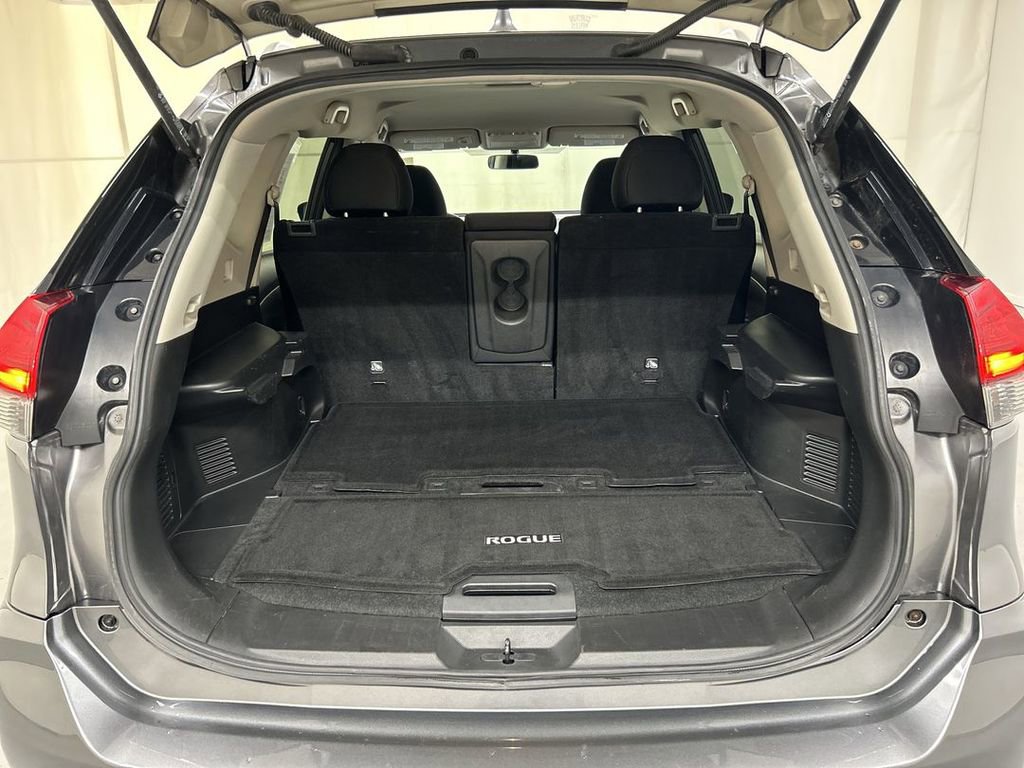 2017 Nissan Rogue SV - Photo 21