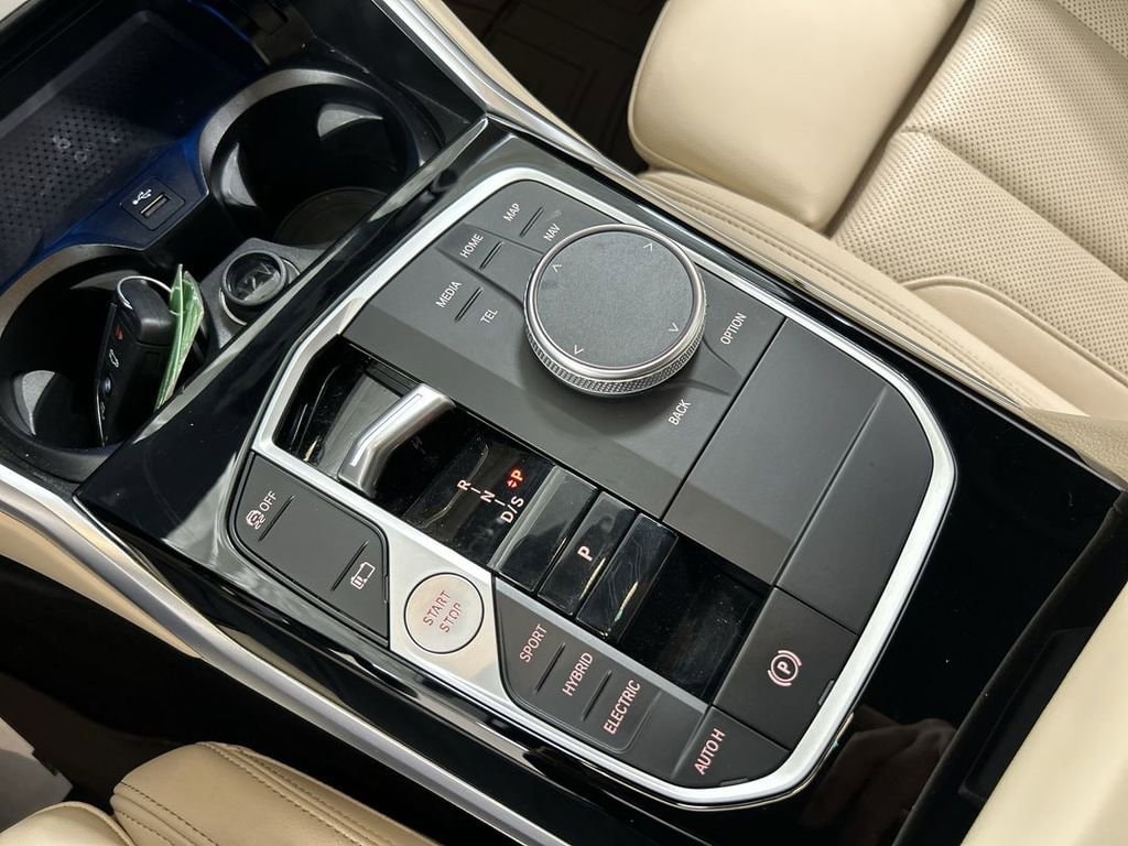 2023 BMW 3 Series 330e - Photo 18