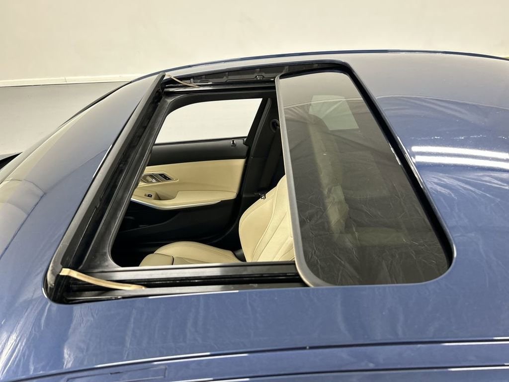 2023 BMW 3 Series 330e - Photo 20