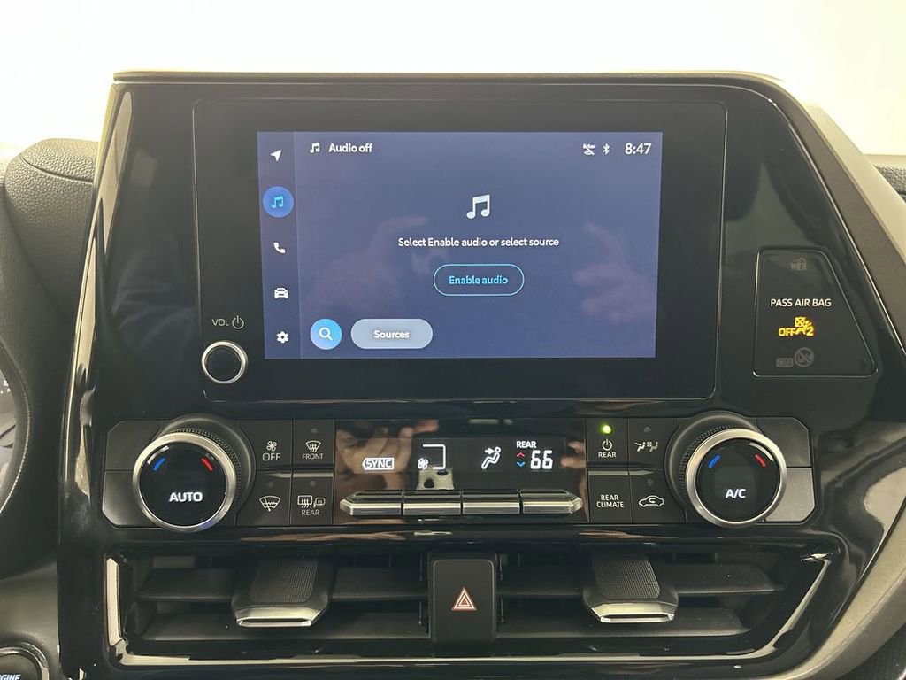 2023 Toyota Highlander LE - Photo 14