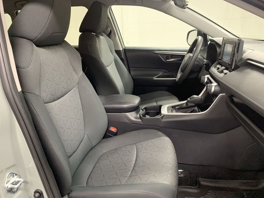 2020 Toyota RAV4 XLE - Photo 22