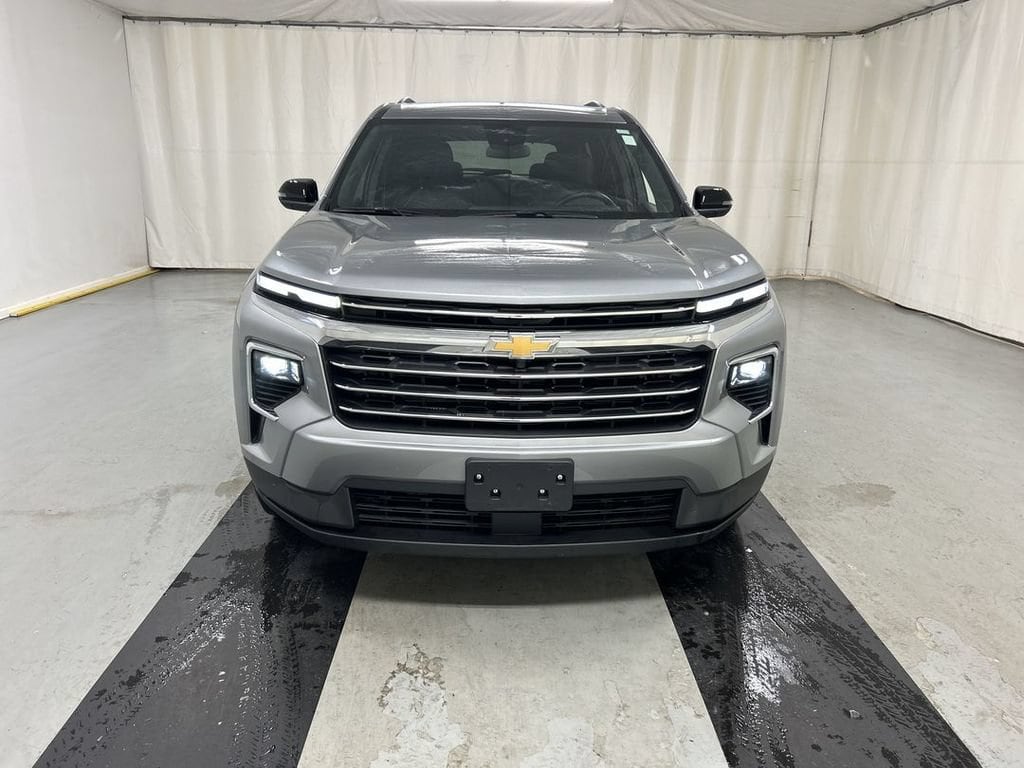 Used 2025 Chevrolet Traverse LT SUV
