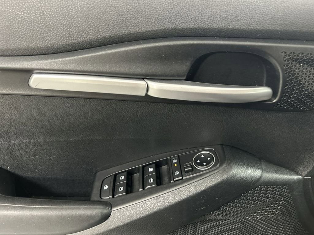 2024 Kia Seltos LX - Photo 11