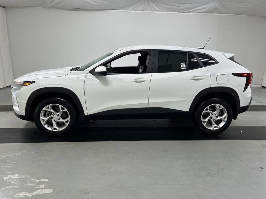 2024 Chevrolet Trax LS - Photo 6