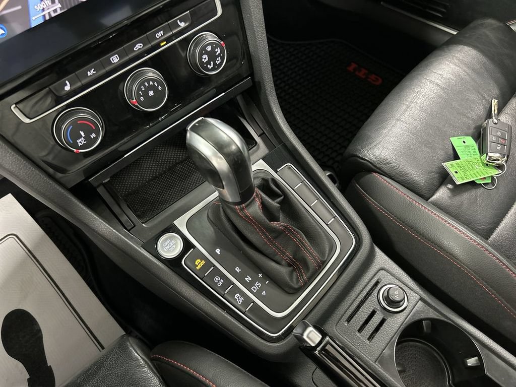 2021 Volkswagen Golf GTI SE - Photo 17