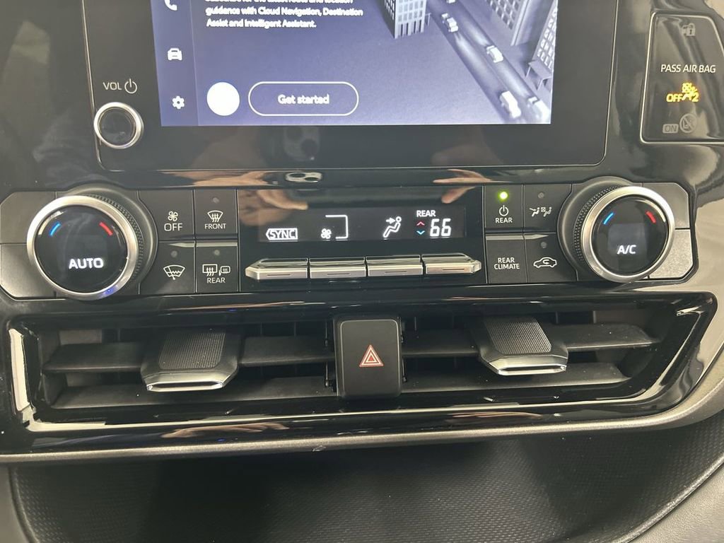 2023 Toyota Highlander LE - Photo 16
