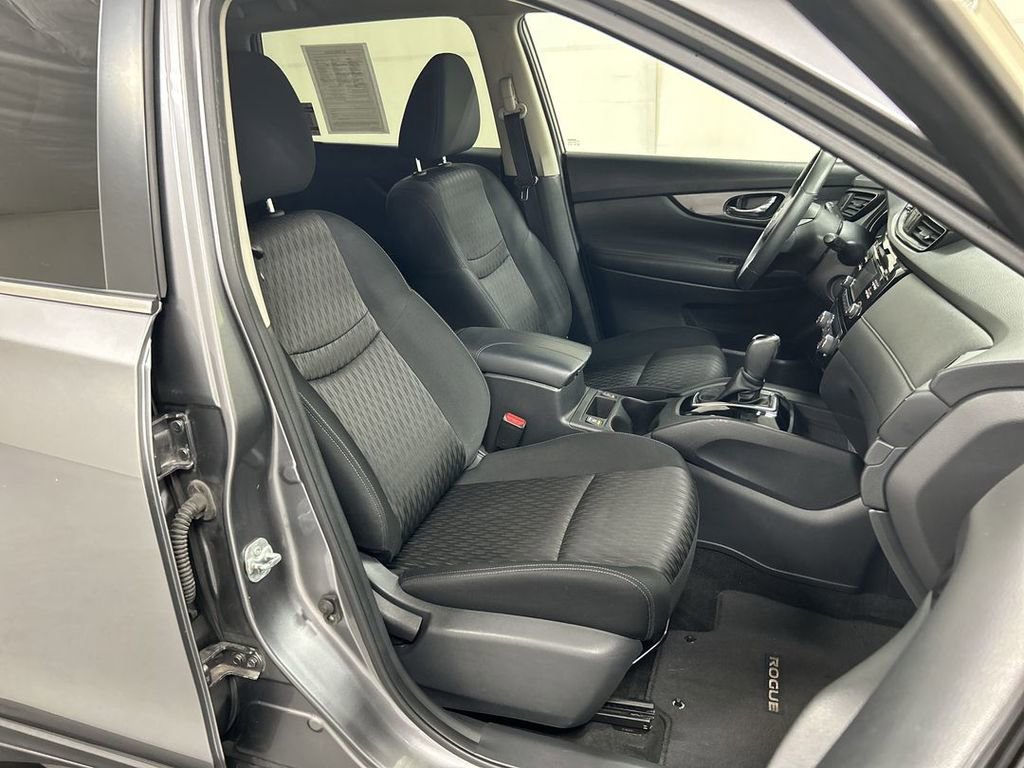 2017 Nissan Rogue SV - Photo 22