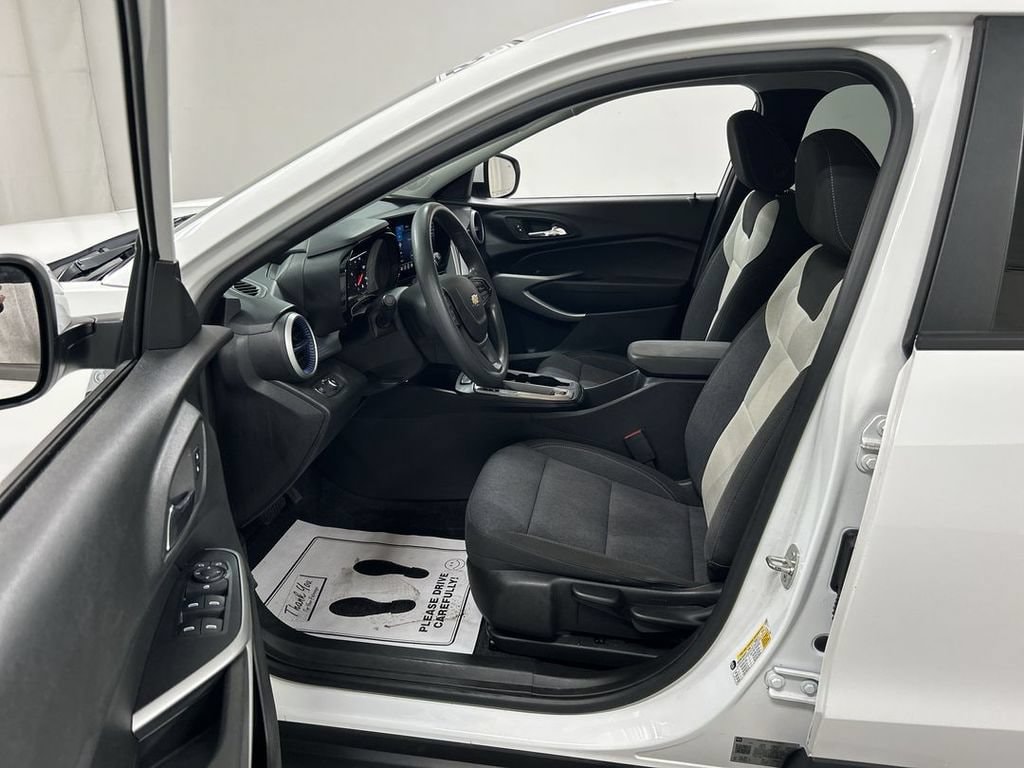 2024 Chevrolet Trax LS - Photo 9