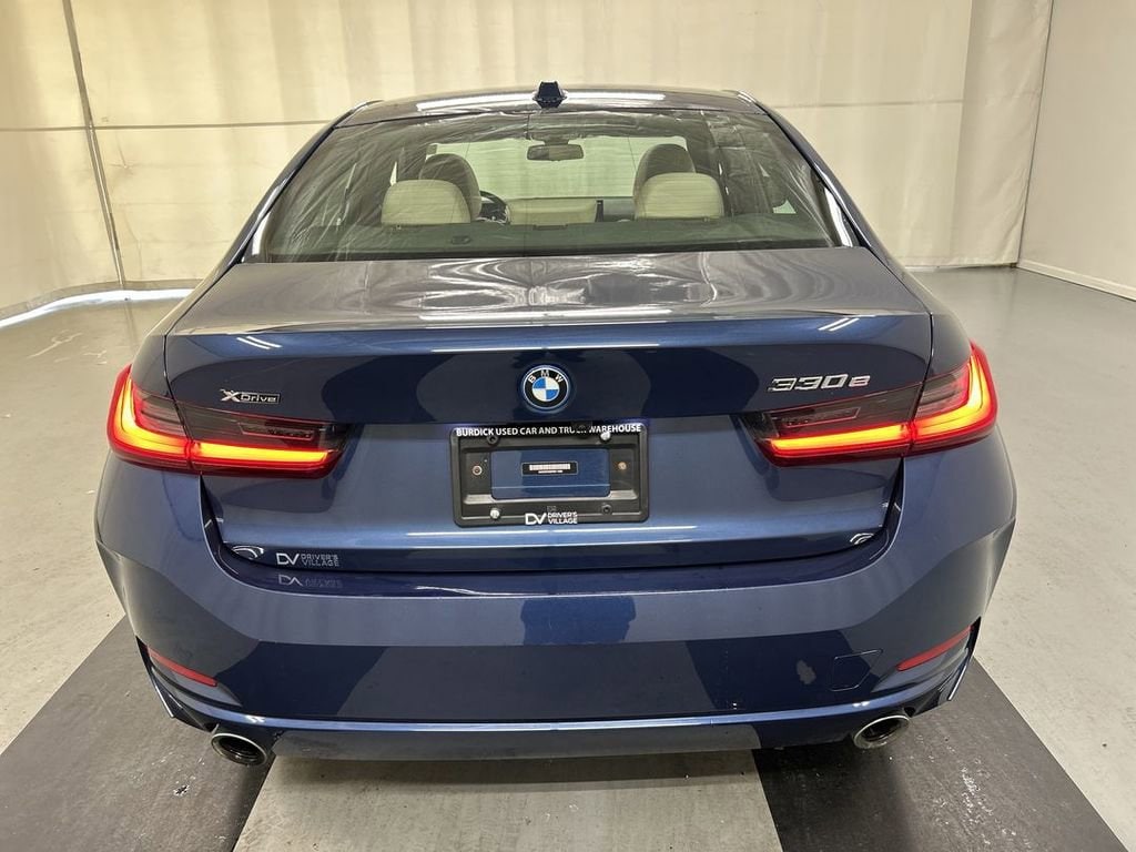 2023 BMW 3 Series 330e - Photo 22