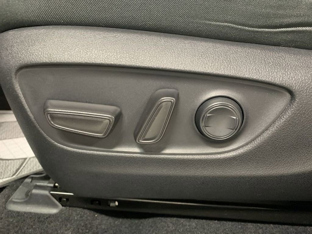 2020 Toyota RAV4 XLE - Photo 10