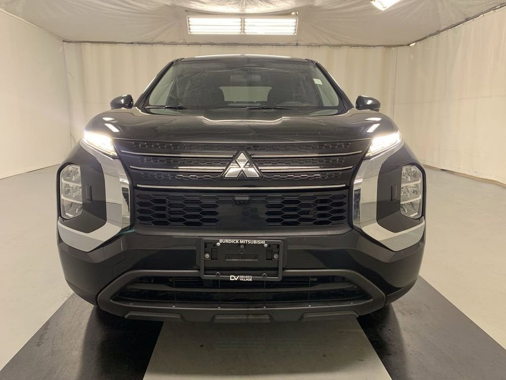 2022 Mitsubishi Outlander ES - Photo 7