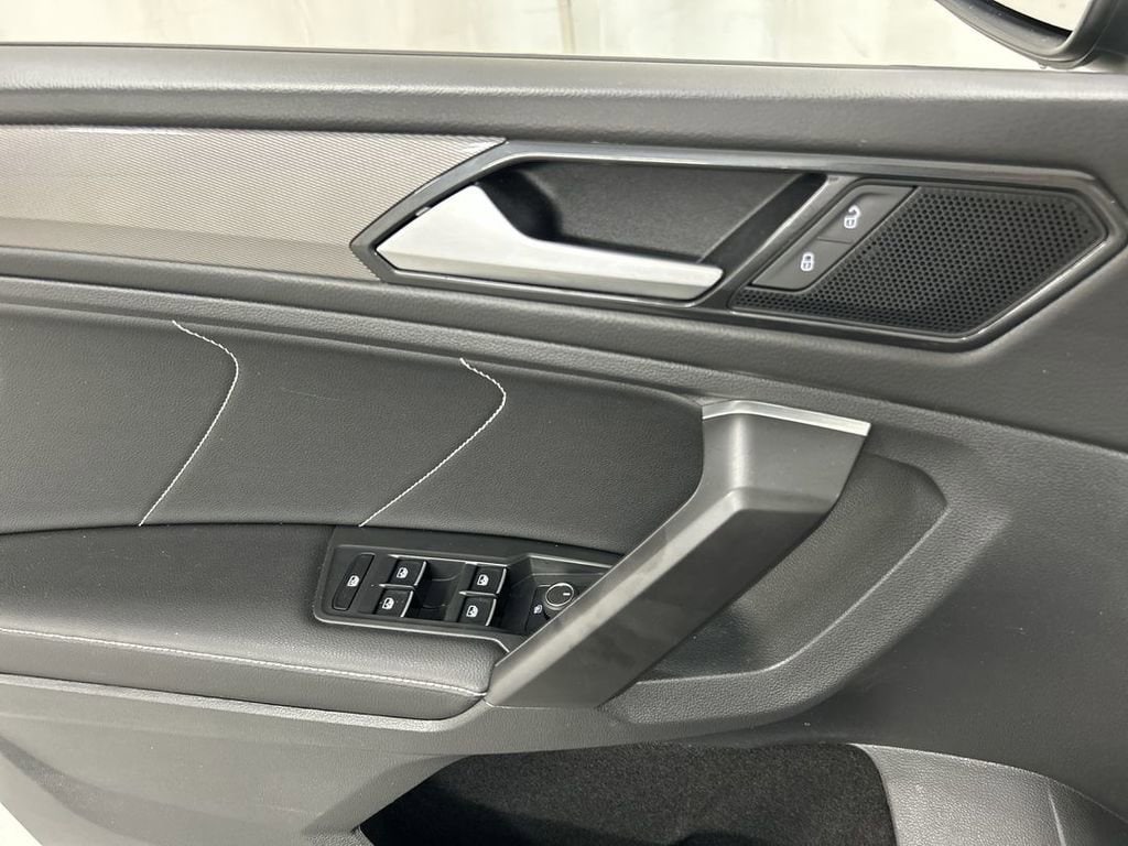 2023 Volkswagen Tiguan SE - Photo 11
