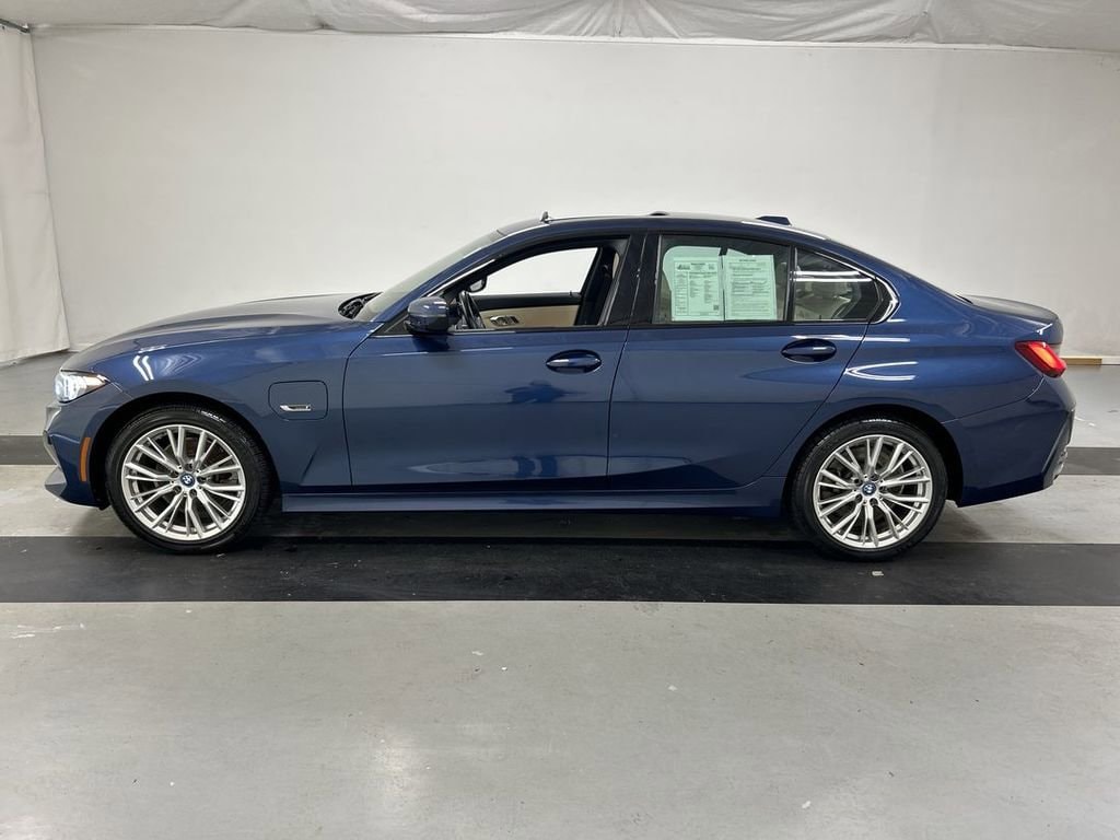 2023 BMW 3 Series 330e - Photo 6