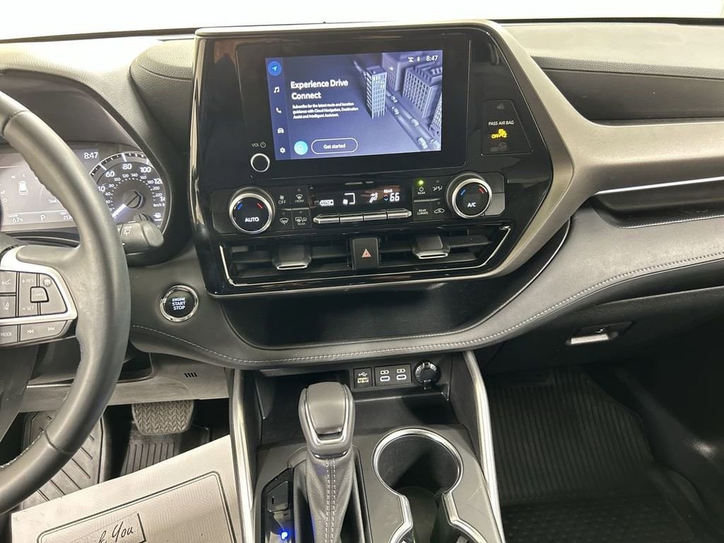 2023 Toyota Highlander LE - Photo 18