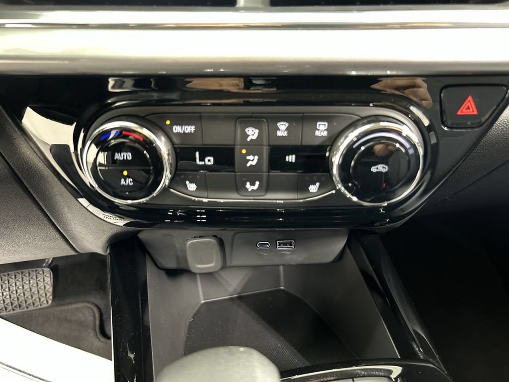 2024 Chevrolet Trax LT - Photo 16