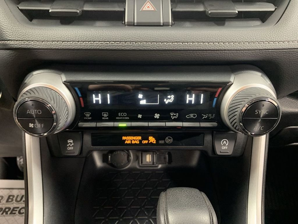 2020 Toyota RAV4 XLE - Photo 16