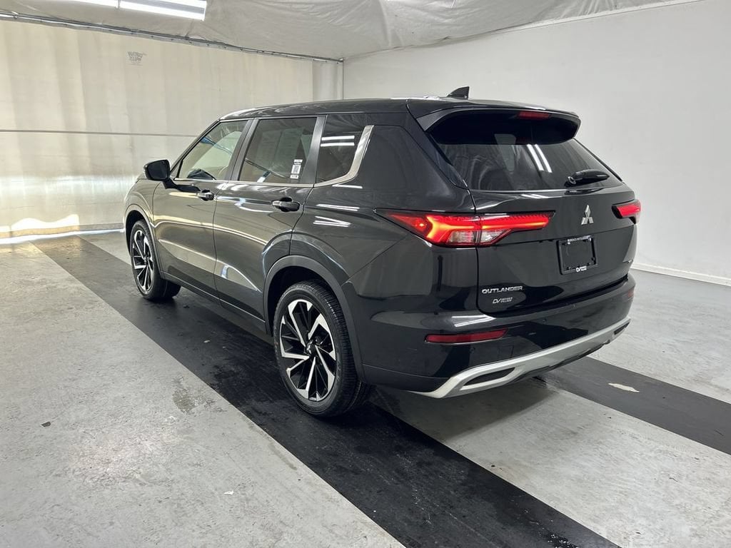 2023 Mitsubishi Outlander SE - Photo 7