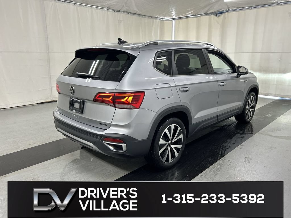 2023 Volkswagen Taos SE - Photo 2