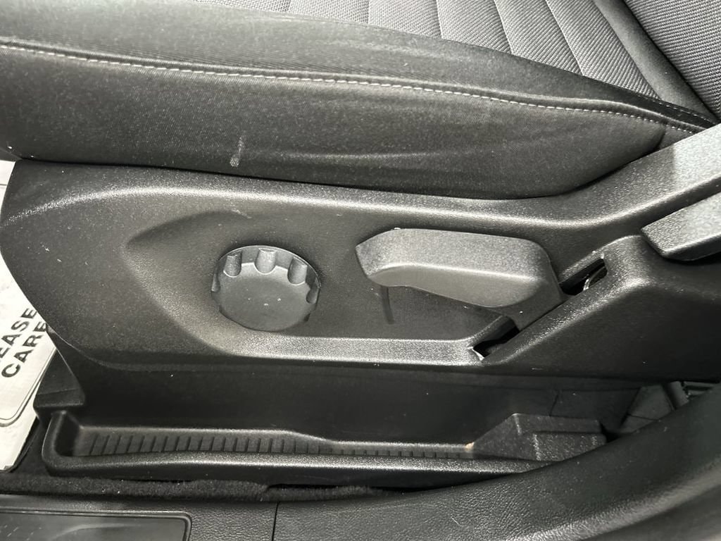 2023 Ford Edge SE - Photo 10