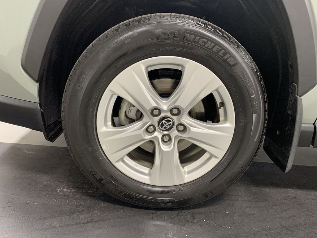 2020 Toyota RAV4 XLE - Photo 8