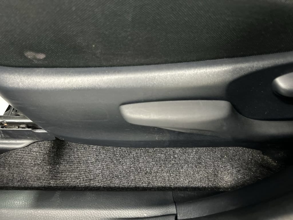 2017 Toyota RAV4 LE - Photo 10