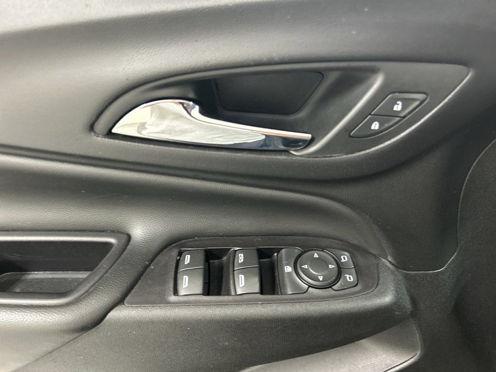 2019 Chevrolet Equinox LT - Photo 11