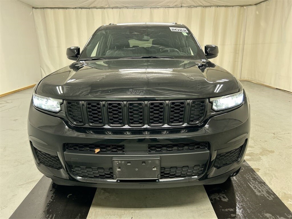 2022 Jeep Grand Cherokee Laredo Altitude photo 2