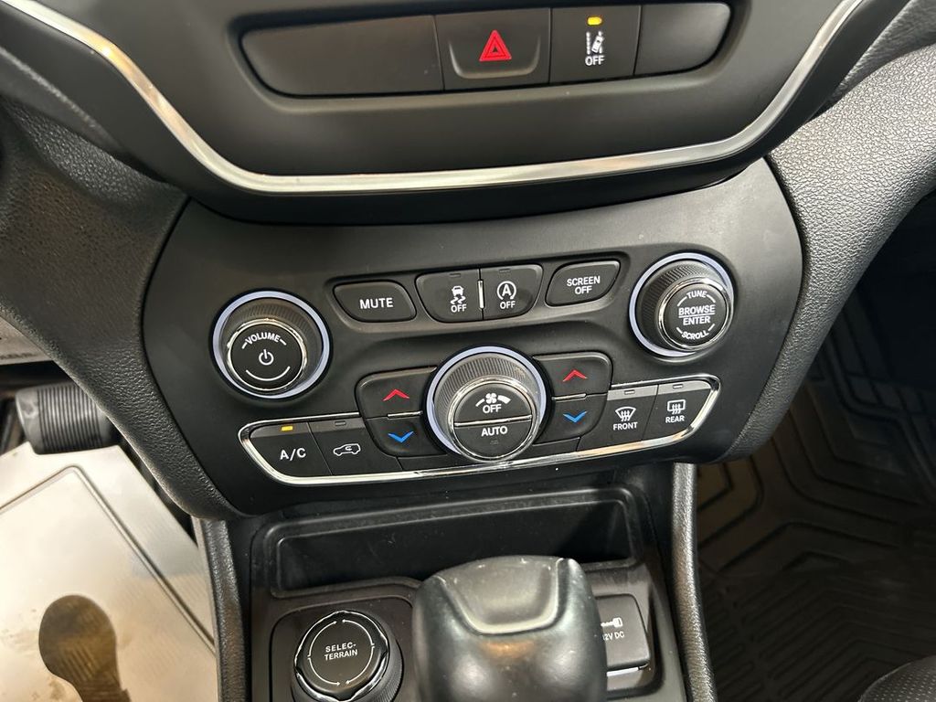 2022 Jeep Cherokee Latitude Lux - Photo 16